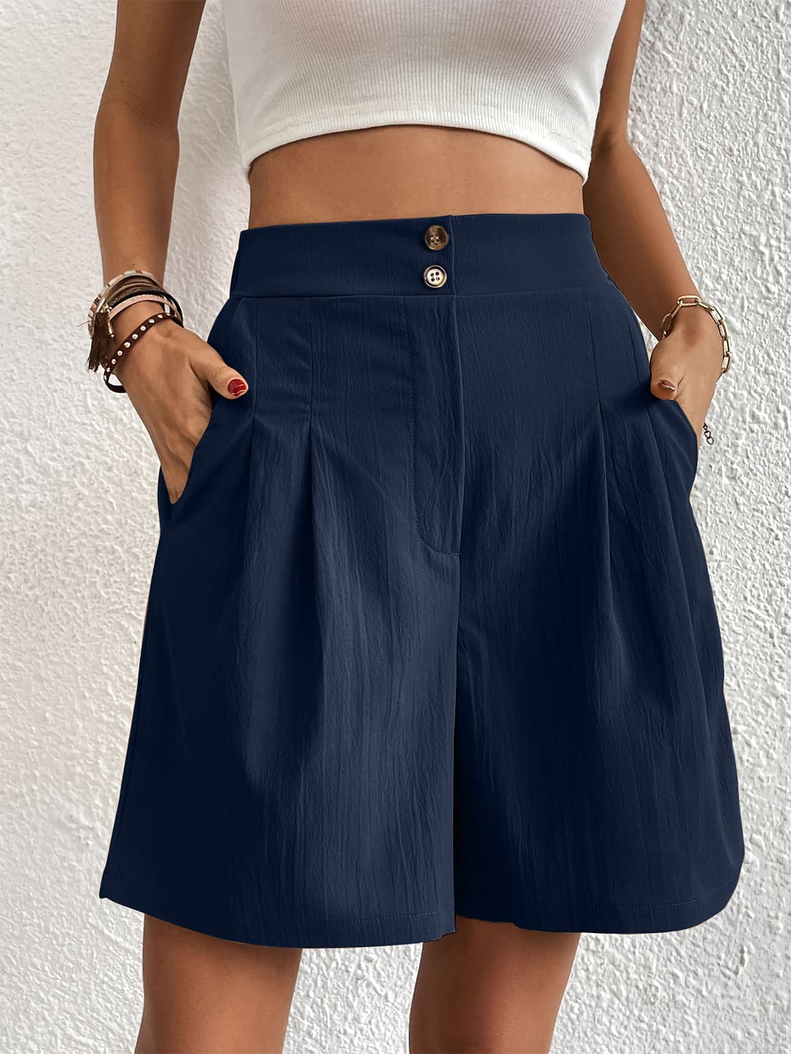 Pocketed Half Elastic Waist Shorts.