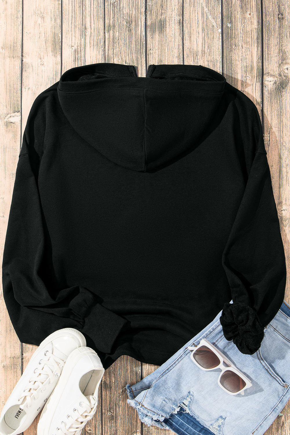 Cozy black oversized hoodie with kangaroo pocket and half zipper