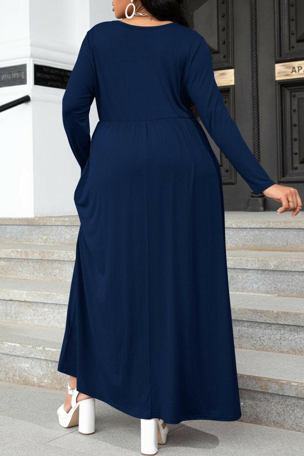 Plus Size Round Neck Long Sleeve Maxi Dress with PocketsPlus Size Round Neck Long Sleeve Maxi Dress with Pockets
 Indulge in effortless style and comfort with our Plus Size Round Neck Long Sleeve Maxi Dress featuring convLove Salve Size Round Neck Long Sleeve Maxi Dressplus