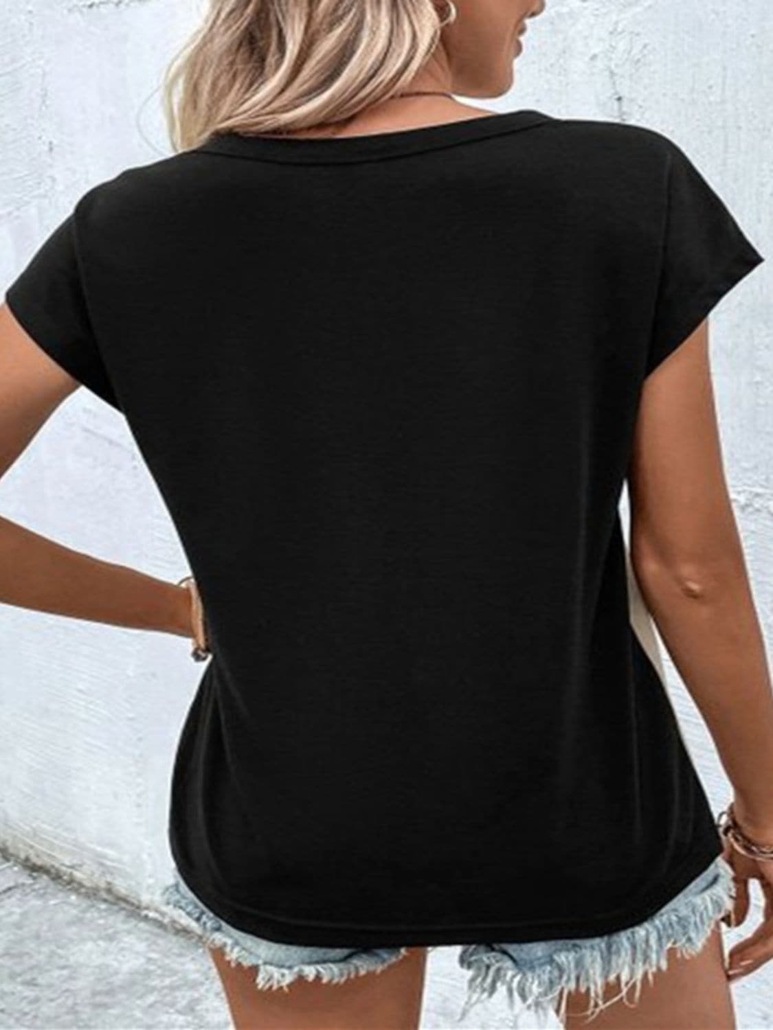 Contrast V-Neck Short Sleeve T-Shirt.