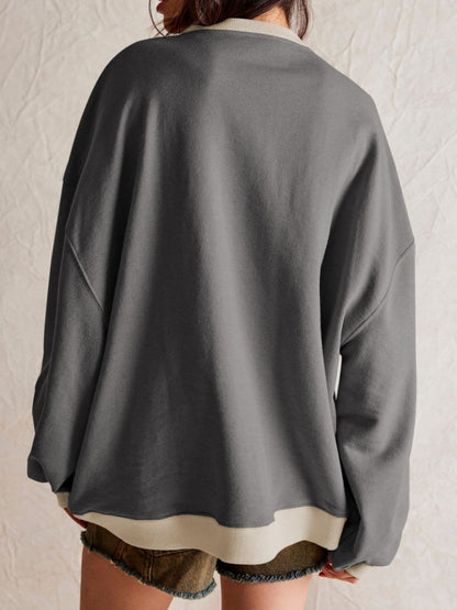 Stylish long sleeve sweatshirt with contrast