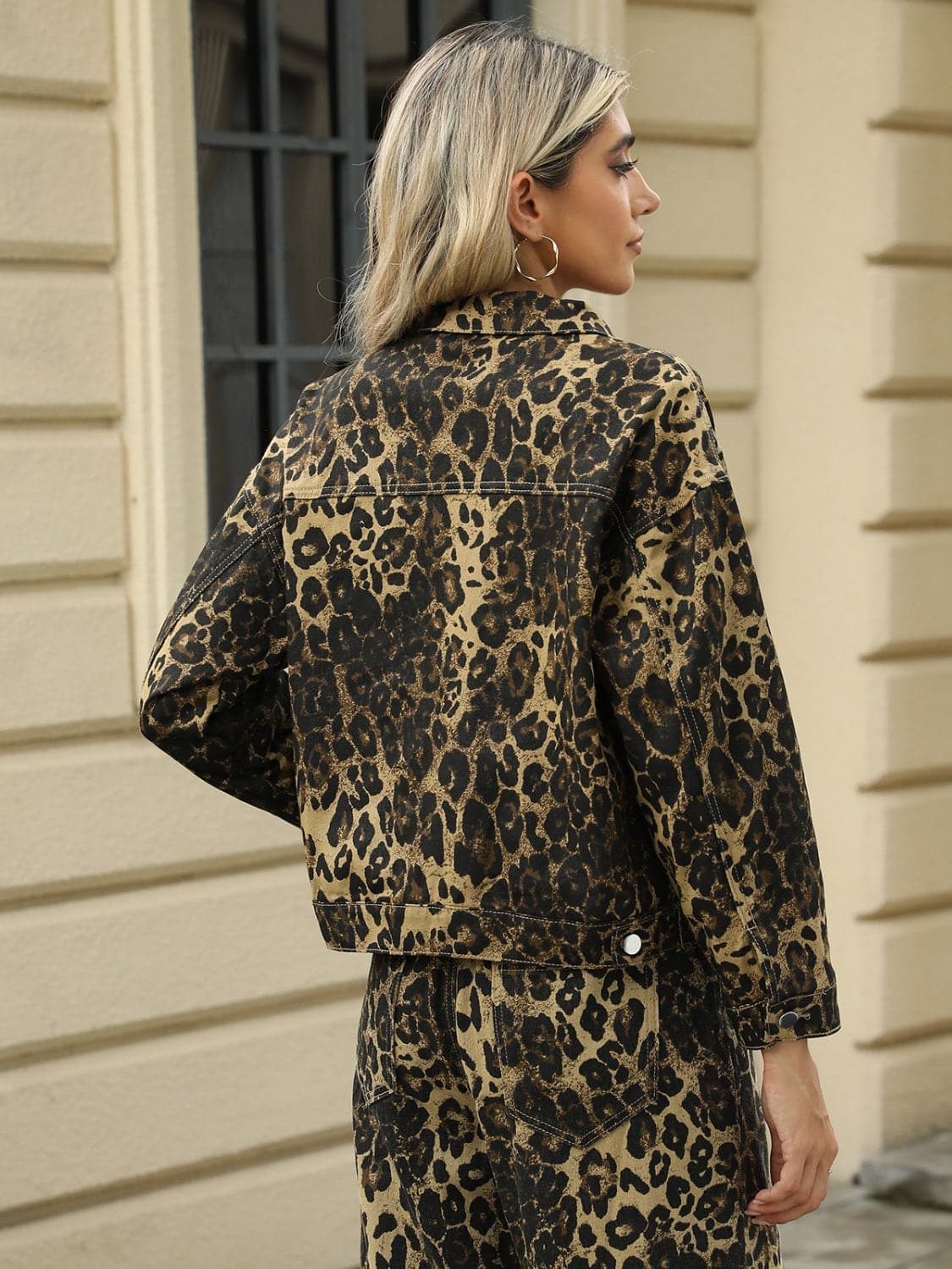 Chic leopard print denim jacket