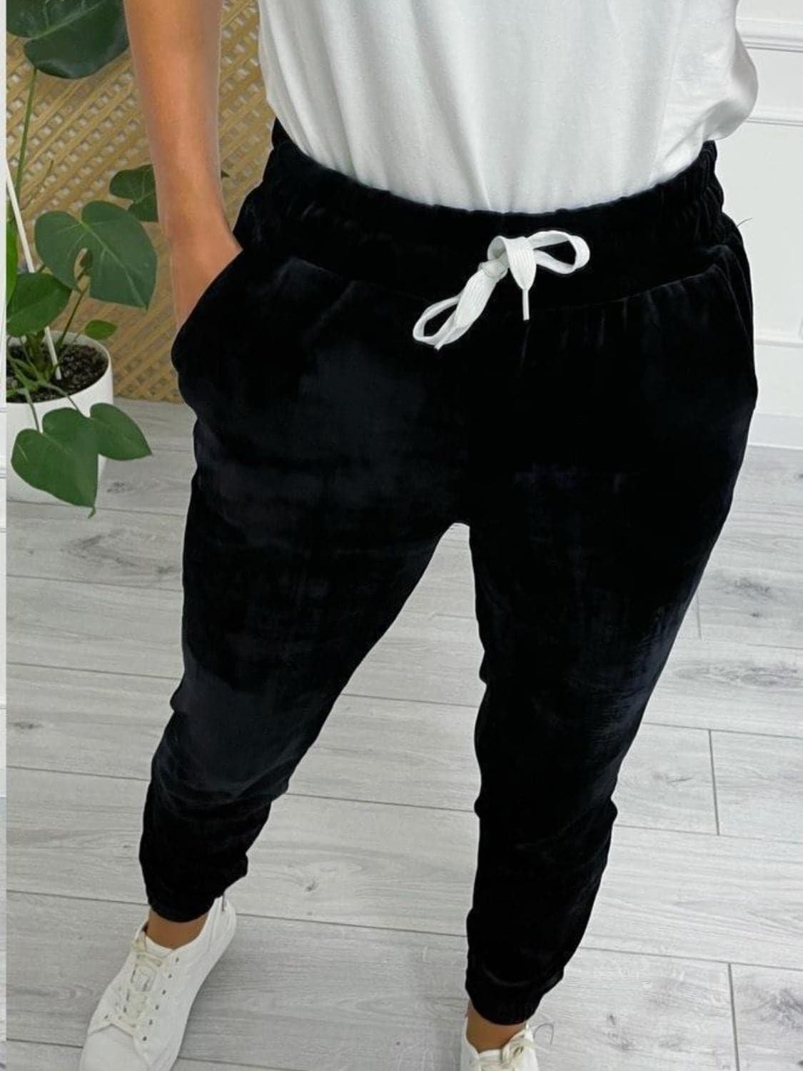 Wide Waistband Drawstring Cropped Joggers.