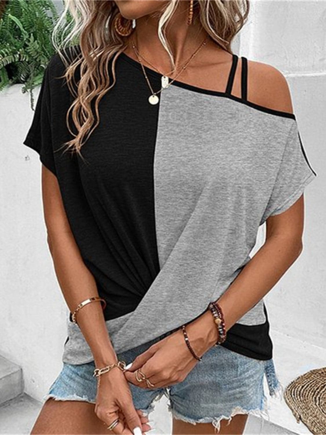 Contrast Asymmetrical Neck Short Sleeve T-Shirt.