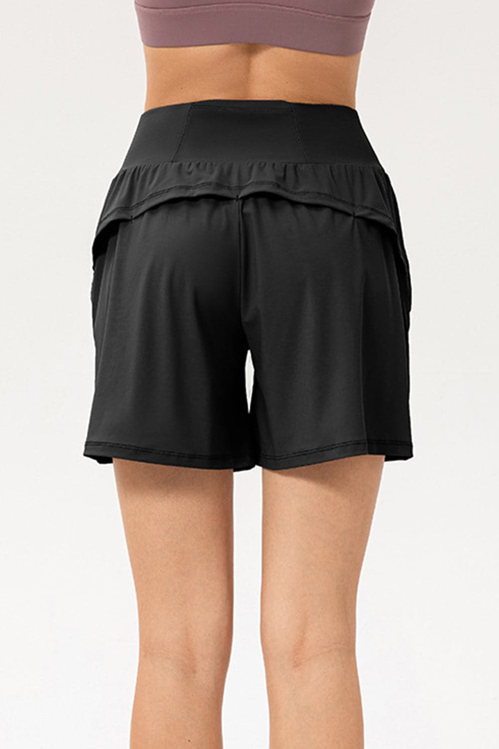 Pocketed Elastic Waist Active Shorts.