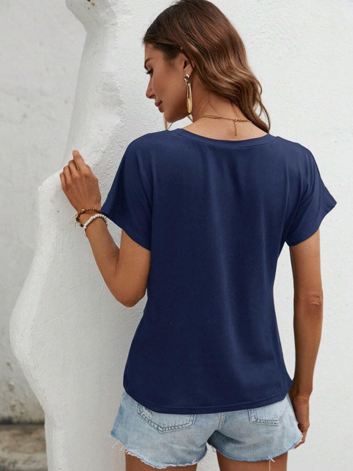 Asymmetric Hem Round Neck T-Shirt.