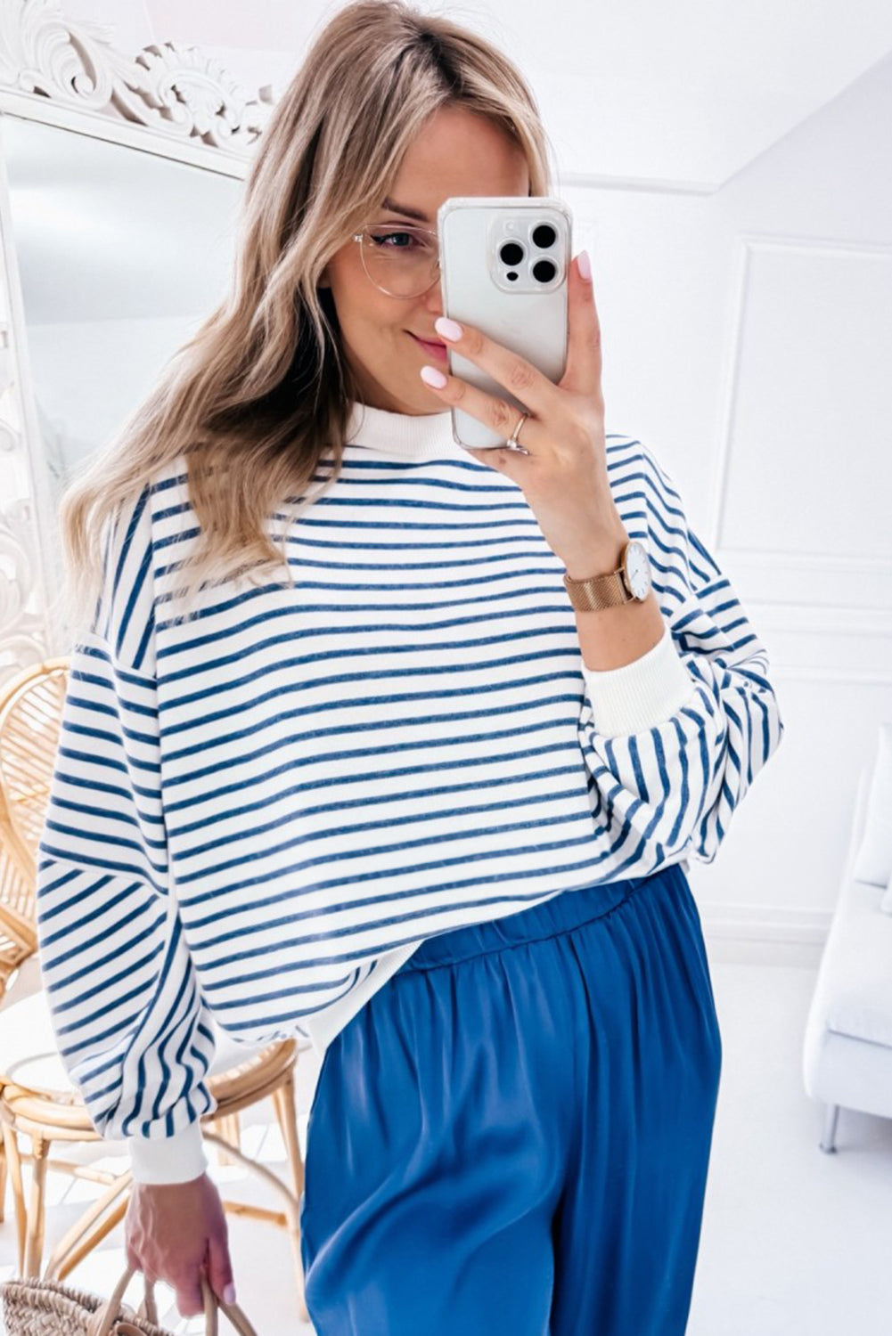 Chic blue striped oversized sweatshirt