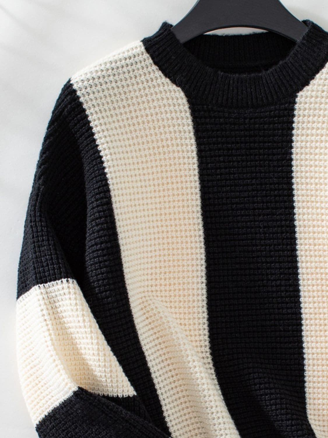 Color block knit sweater - round neck