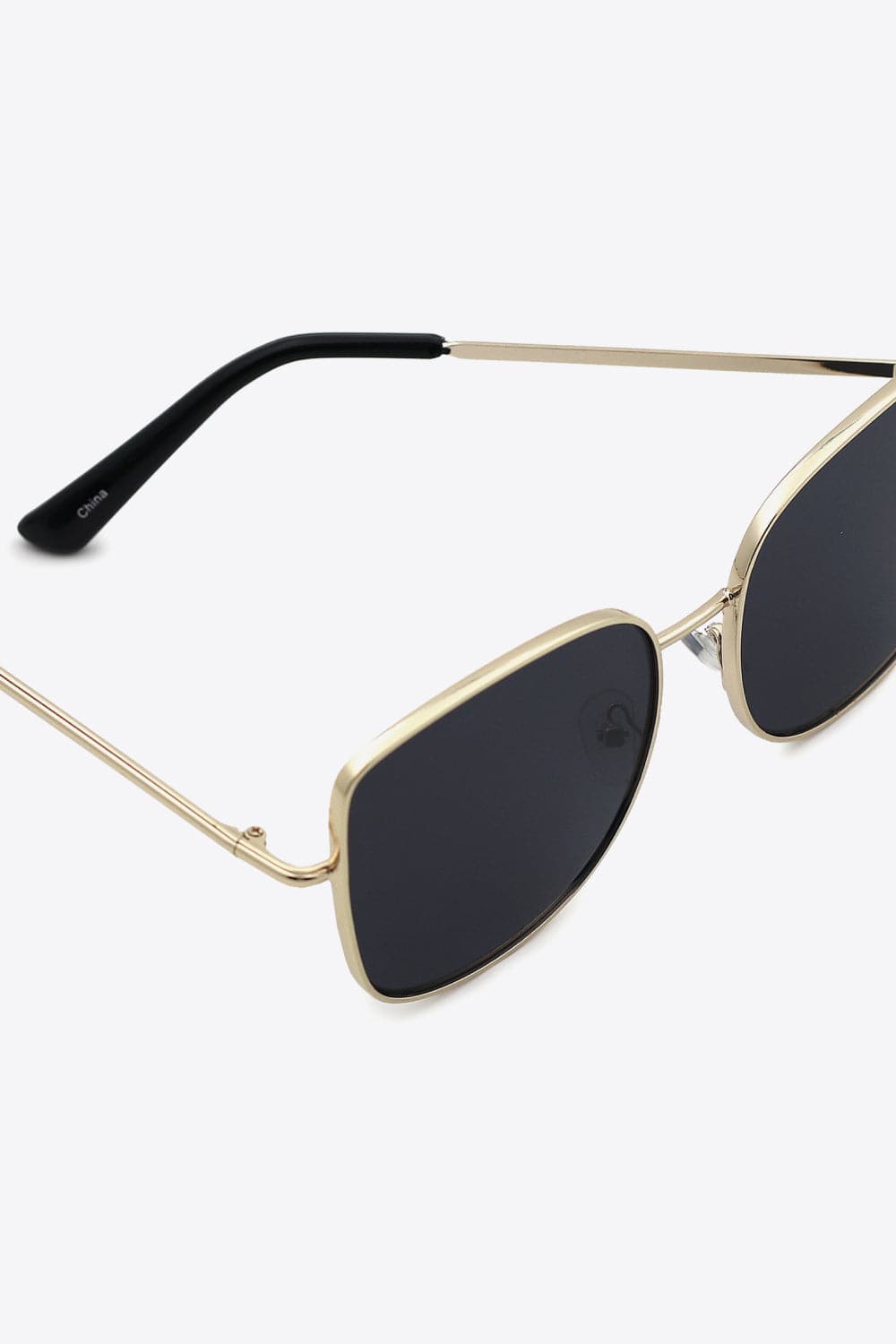 Metal Frame Wayfarer Sunglasses.