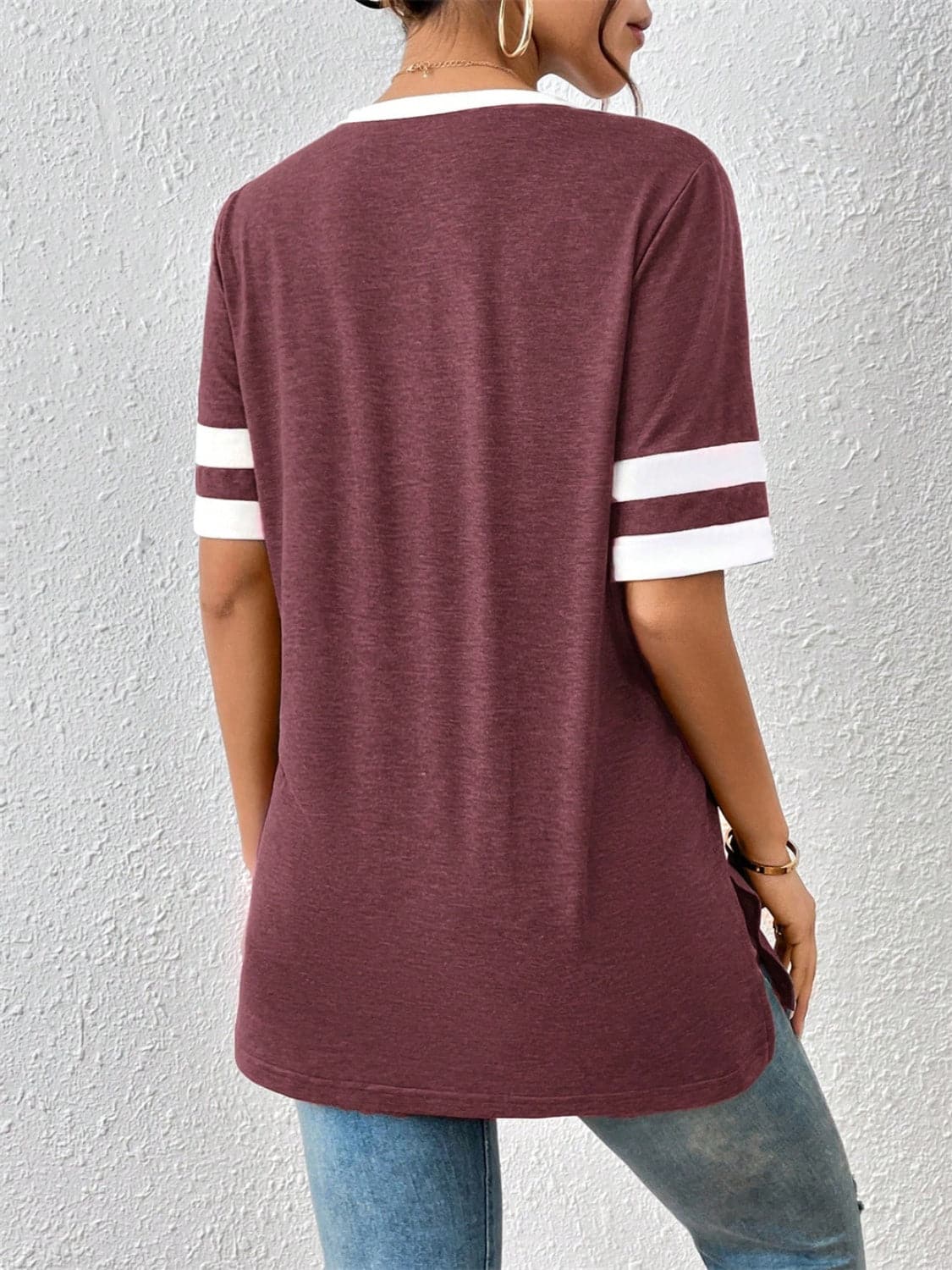 Contrast Trim V-Neck Short Sleeve T-Shirt.