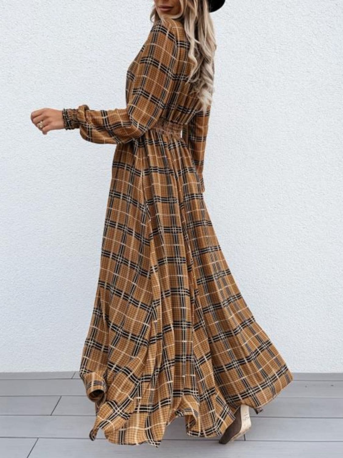 Chic plaid maxi dress with tie neck and stylish slit