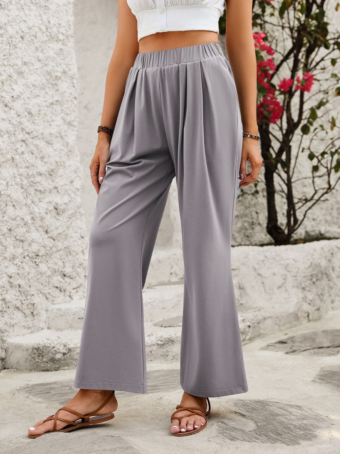 Chic and comfortable wide-leg pants with elastic waistband