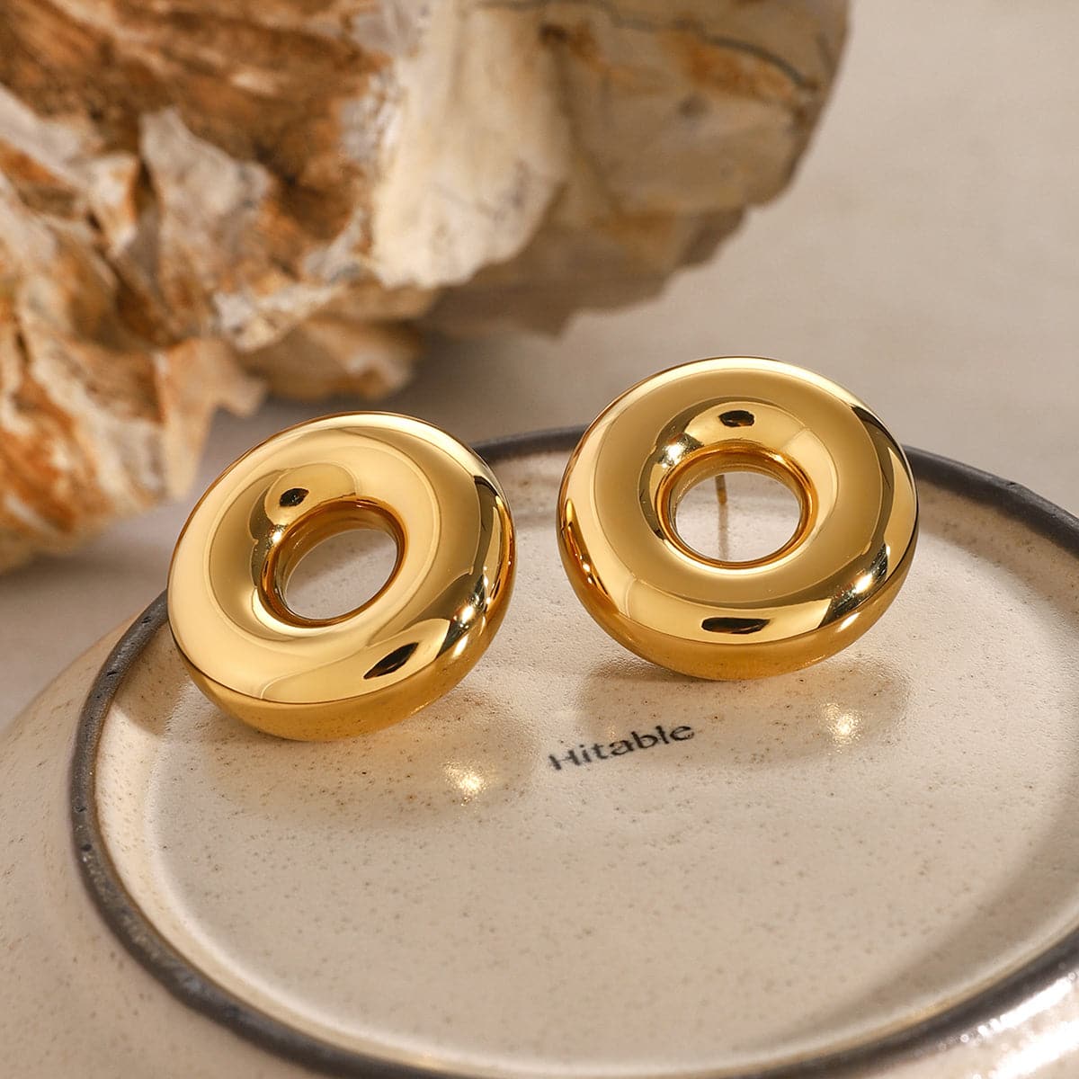 Elegant 18K gold-plated round stainless steel earrings