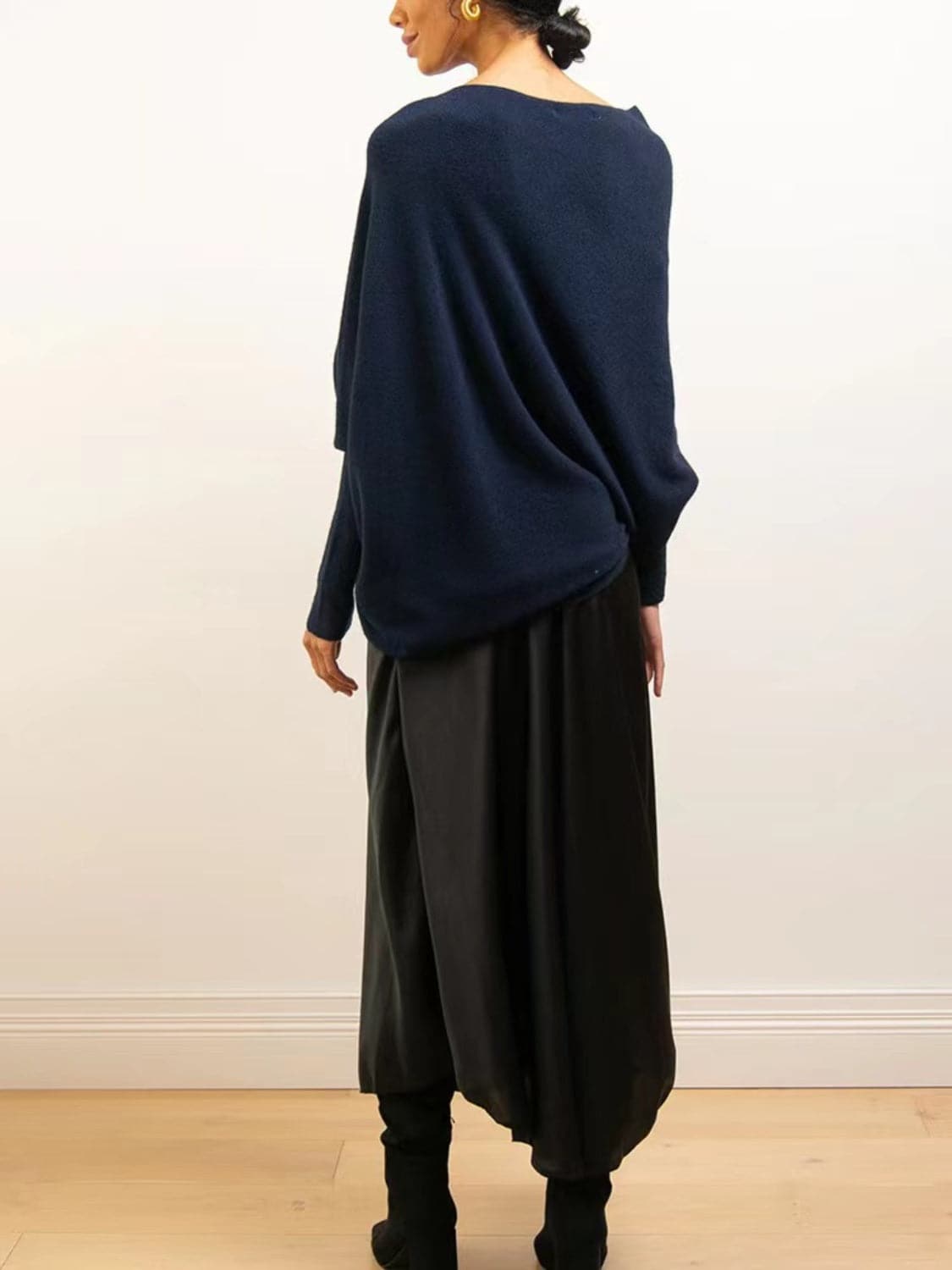 Full Size Boat Neck Batwing Sleeve Knit Top.