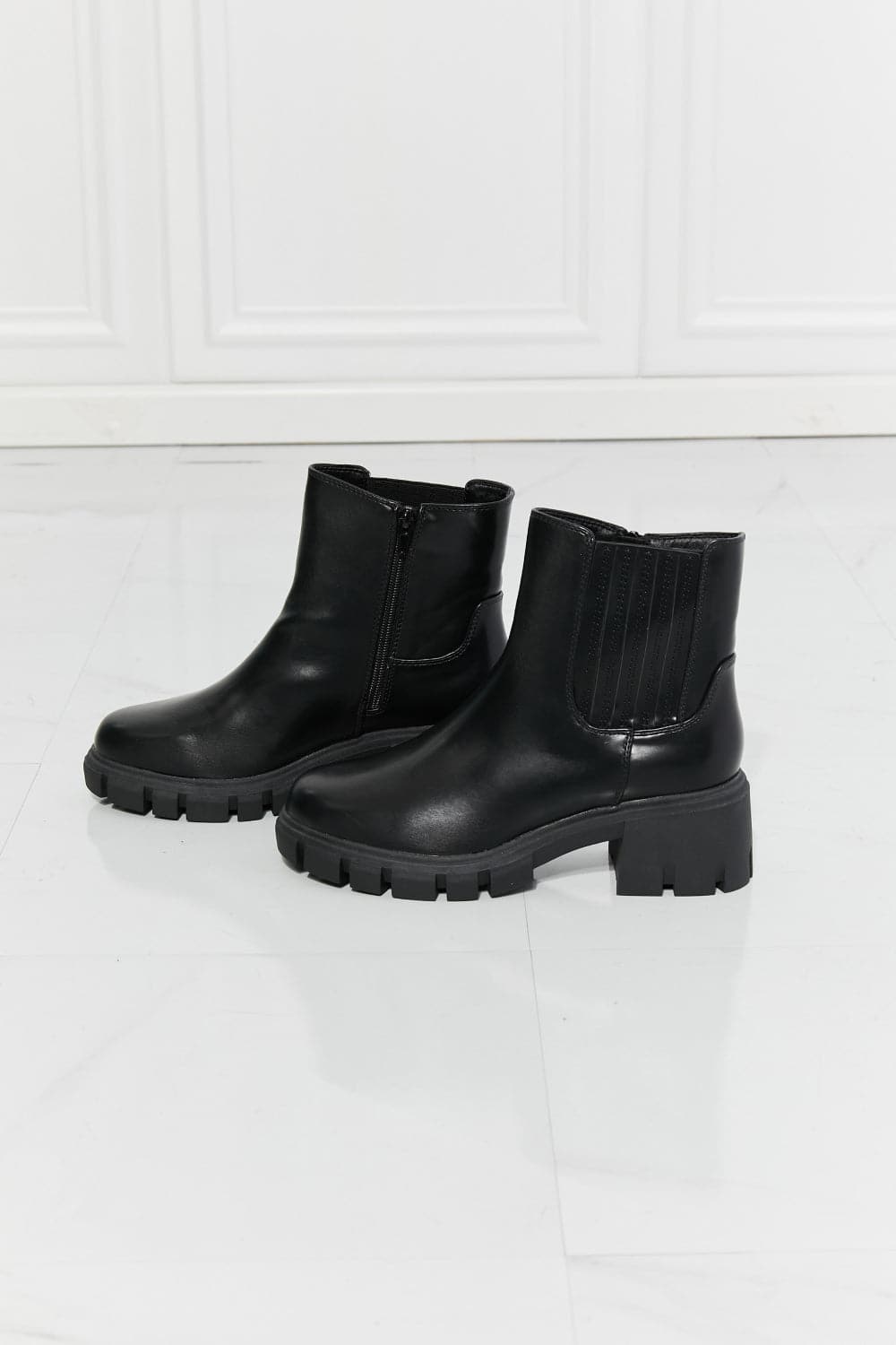 MMShoes What It Takes Lug Sole Chelsea Boots in Black.