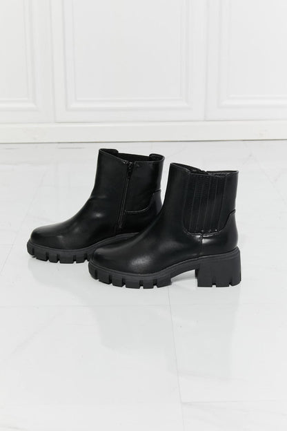 MMShoes What It Takes Lug Sole Chelsea Boots in Black.