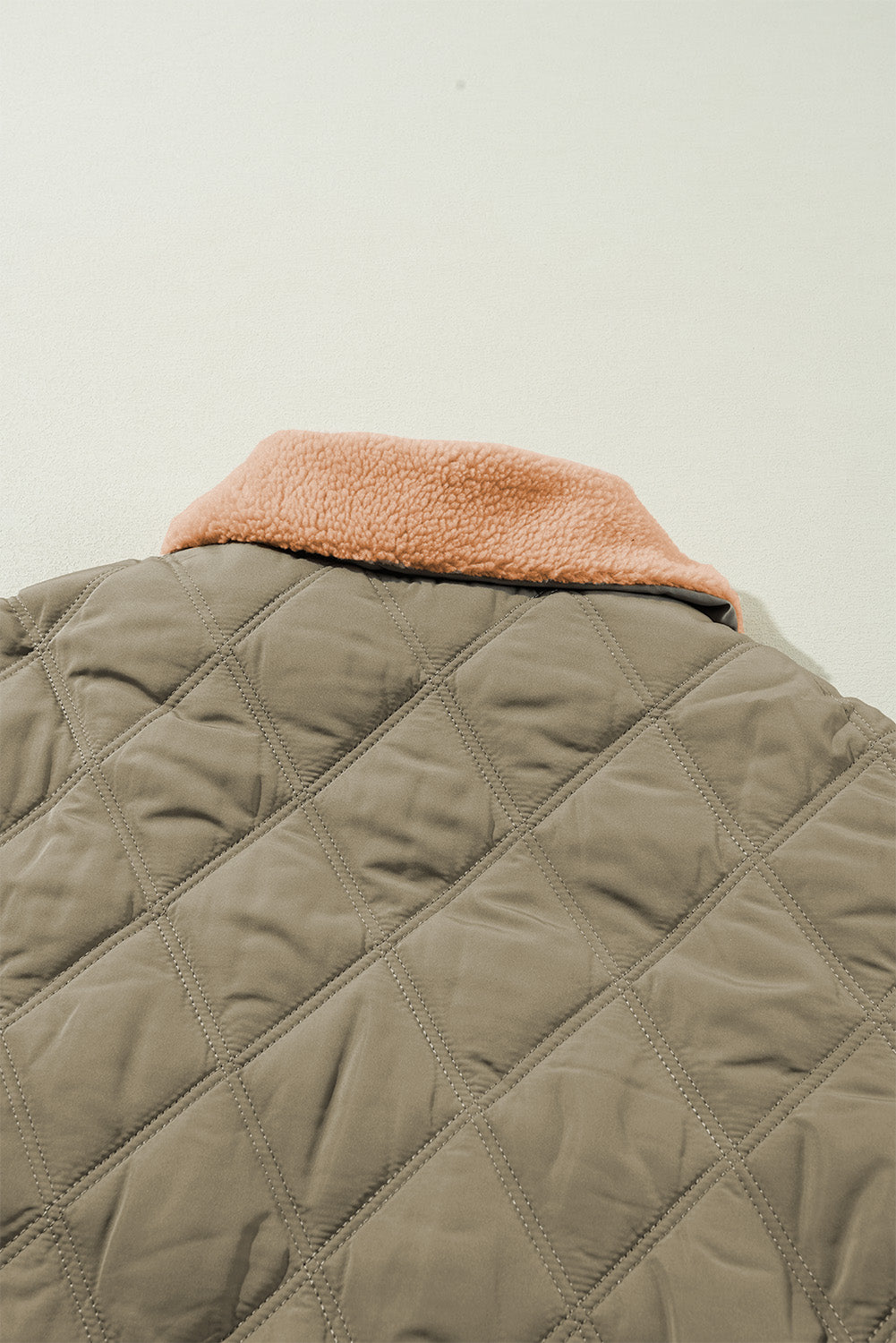 Cozy jungle green quilted puffer jacket with teddy collar and flap pockets