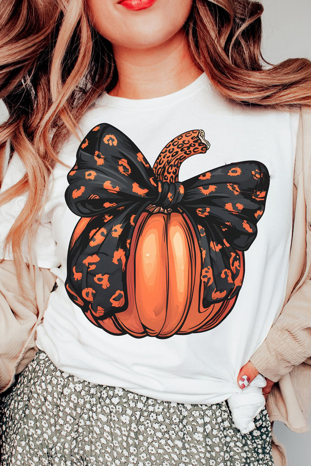 White pumpkin graphic t-shirt with bowknot detail for Halloween