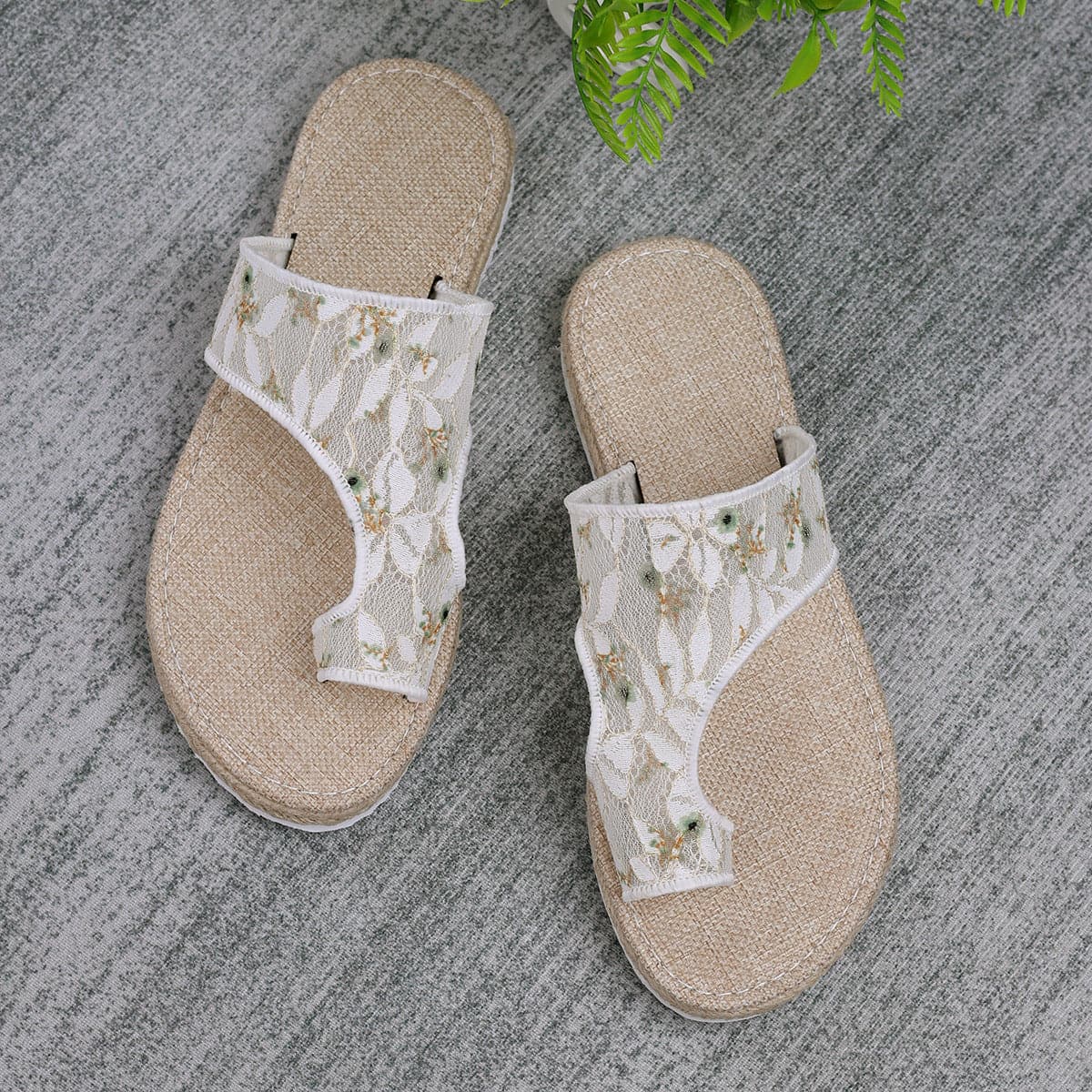 Flower Toe Post Flat Sandals.