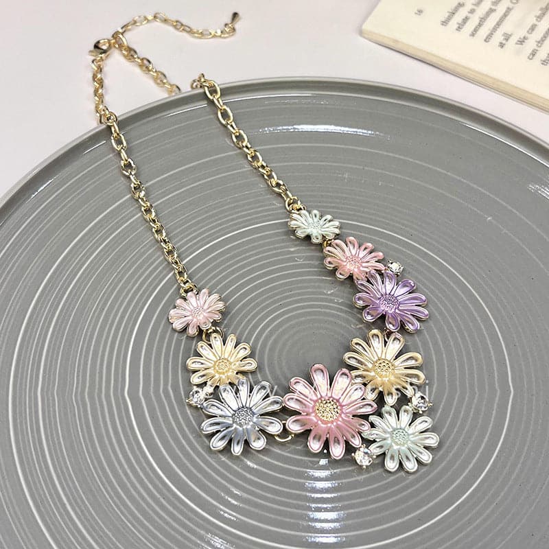 Alloy Rhinestone Daisy Necklace.