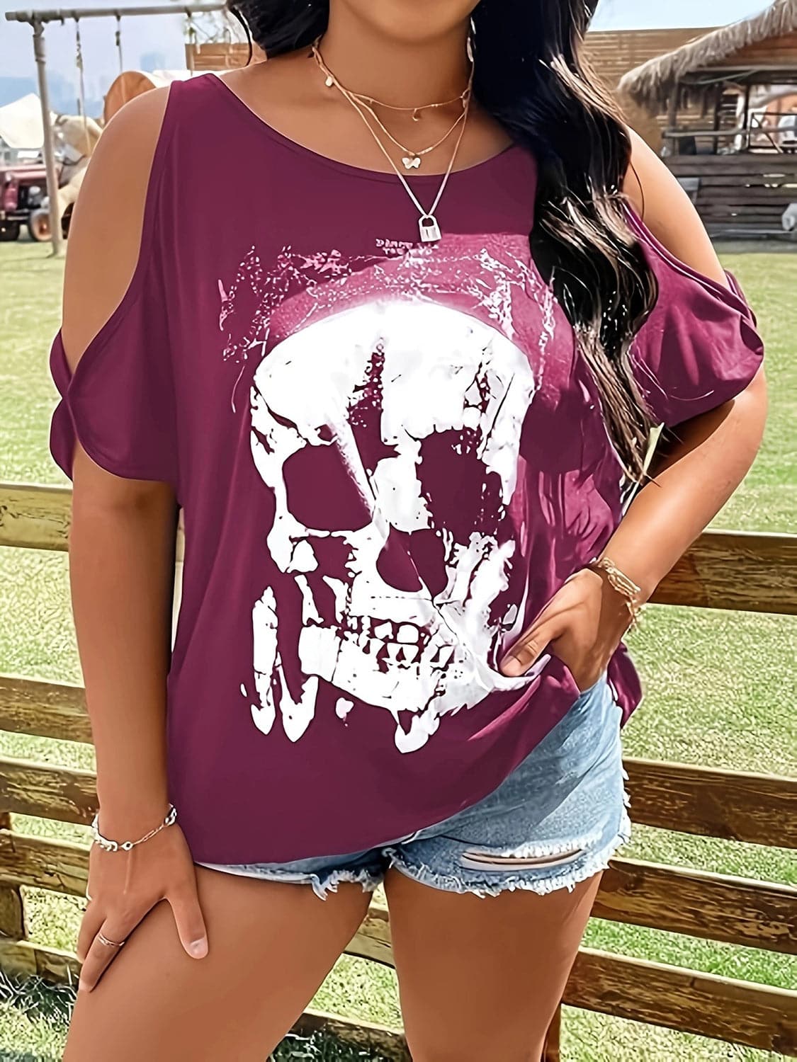 Stylish plus size skeleton cold shoulder tee for casual flair