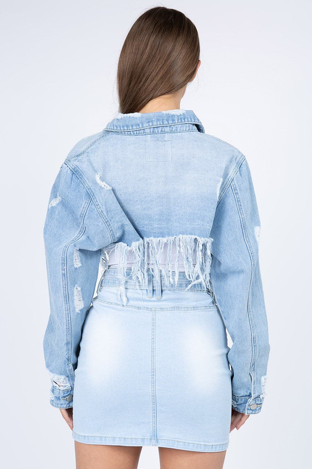 Chic cropped distressed denim jacket with stylish frayed hem