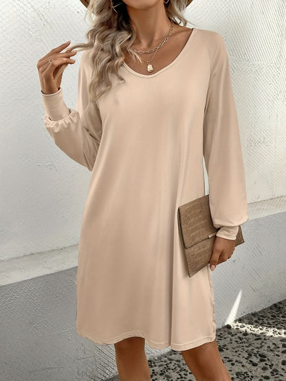 Chic V-neck knee-length dress with raglan sleeves