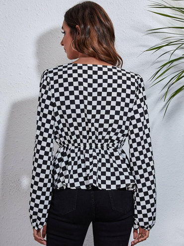 Checkered V-Neck Balloon Sleeve Peplum BlouseUpgrade Your Style with our Checkered V-Neck Balloon Sleeve Peplum Blouse!
 
 
Chic Design: Embrace a sophisticated look with the checkered pattern and flattering peLove Salve -Neck Balloon Sleeve Peplum BlouseBlouses