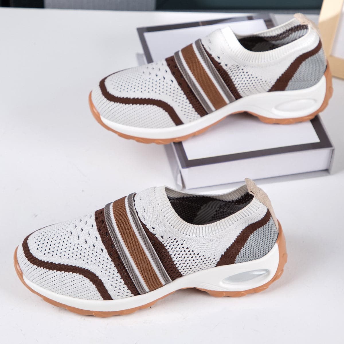 Breathable Round Toe Sneakers.