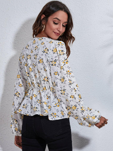 Floral V-Neck Balloon Sleeve Peplum BlouseUpgrade Your Style with our Floral V-Neck Balloon Sleeve Peplum Blouse!
 
 
Chic Design: Embrace a timeless yet trendy look with the floral pattern and flattering peLove Salve -Neck Balloon Sleeve Peplum BlouseBlouses