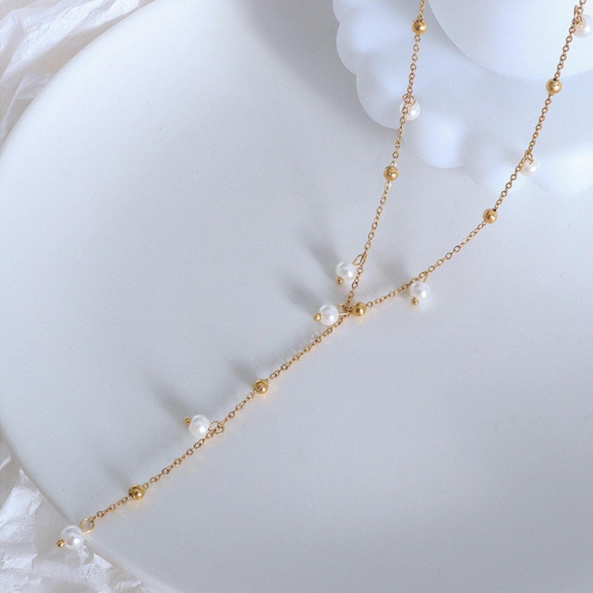 Elegant 18K Gold-Plated Pearl Necklace with Drop Pendant.