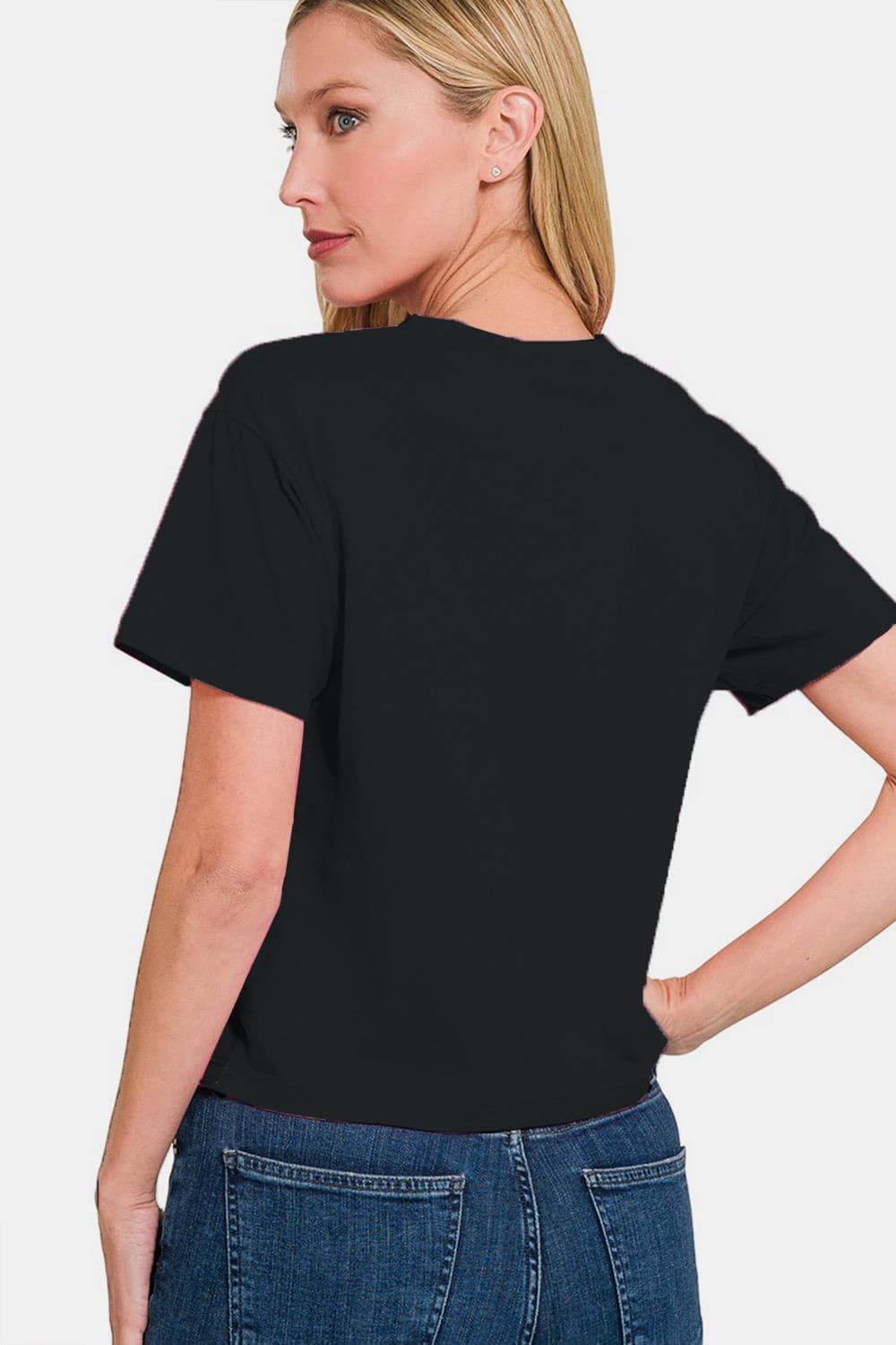 Zenana Round Neck Short Sleeve Cropped T-Shirt.