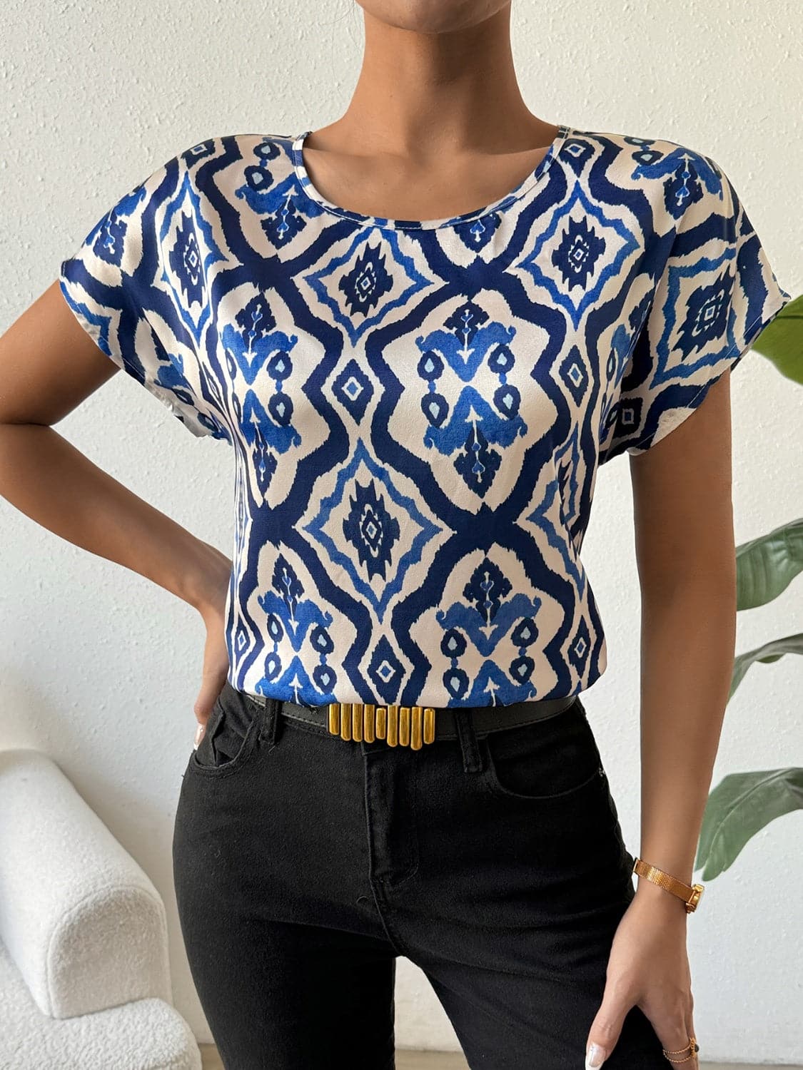 Printed Round Neck Short Sleeve Blouse.