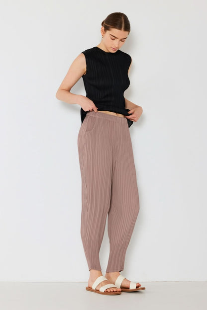 Pleated Relaxed-Fit Joggers with Modern Drop Crotch Design