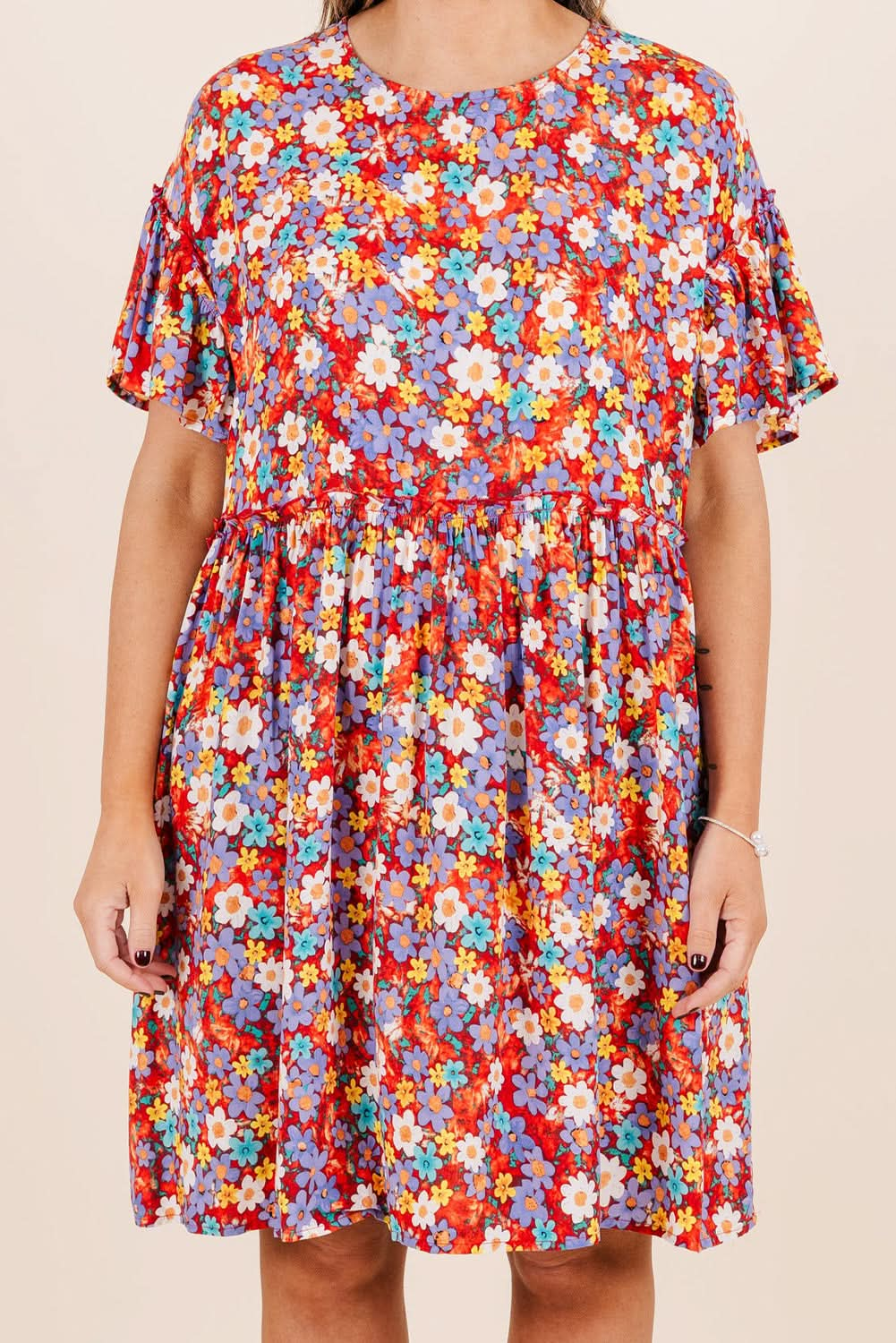 Floral Fantasy Plus Size Shift Dress with Short Ruffle Sleeves