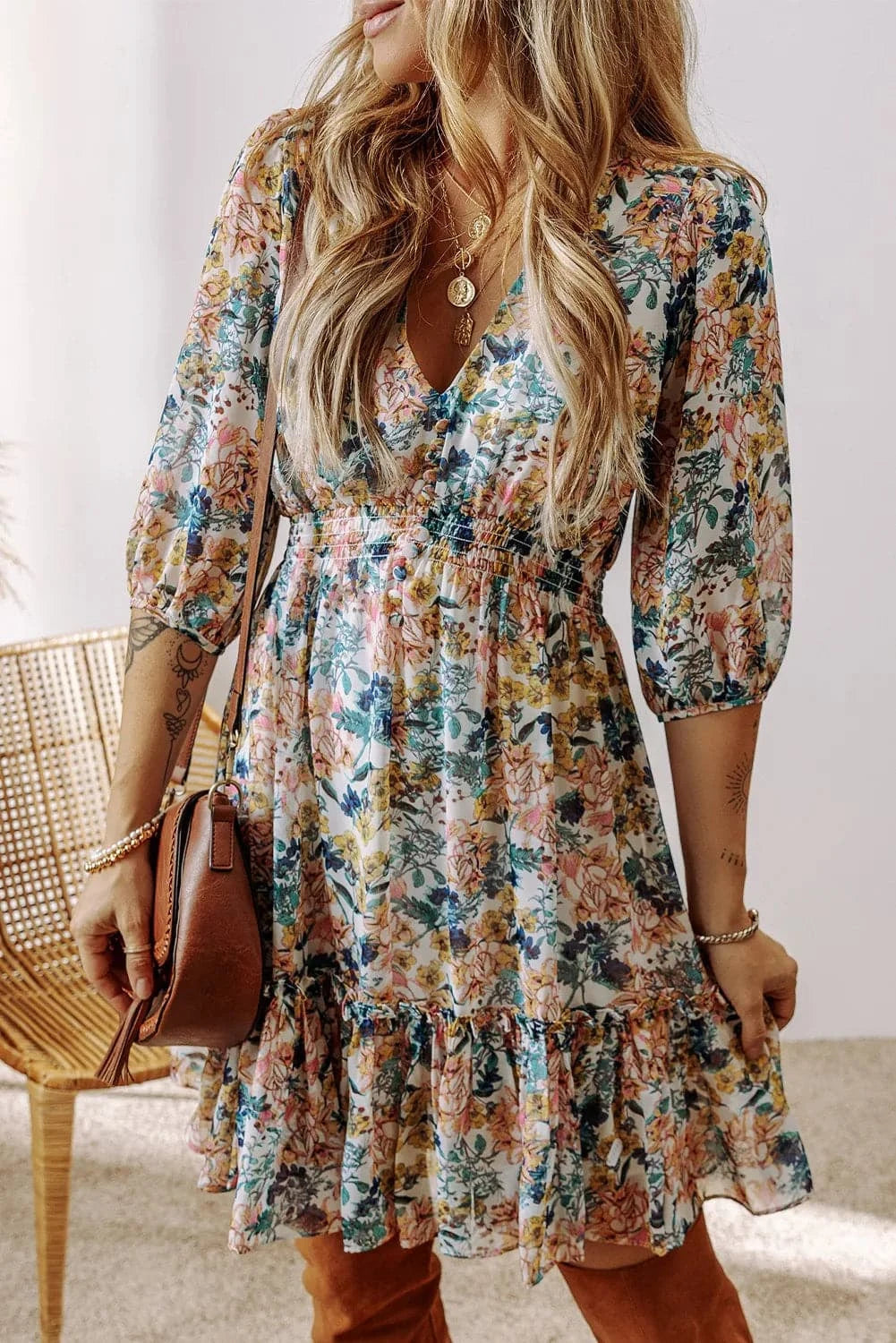 Chic ruffled v-neck dress