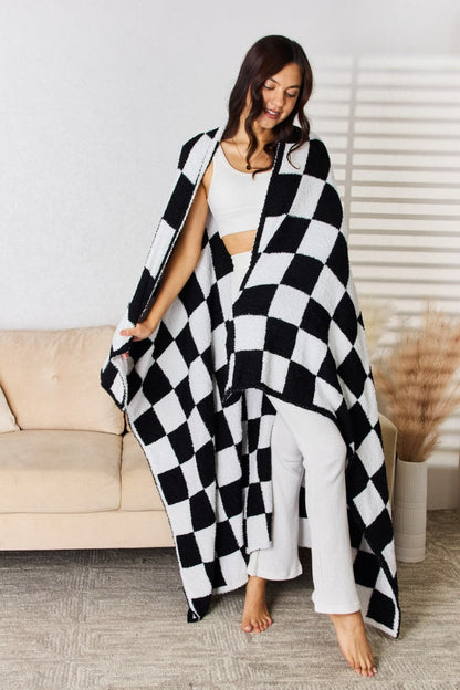 Chic checkered throw blanket for cozy elegance