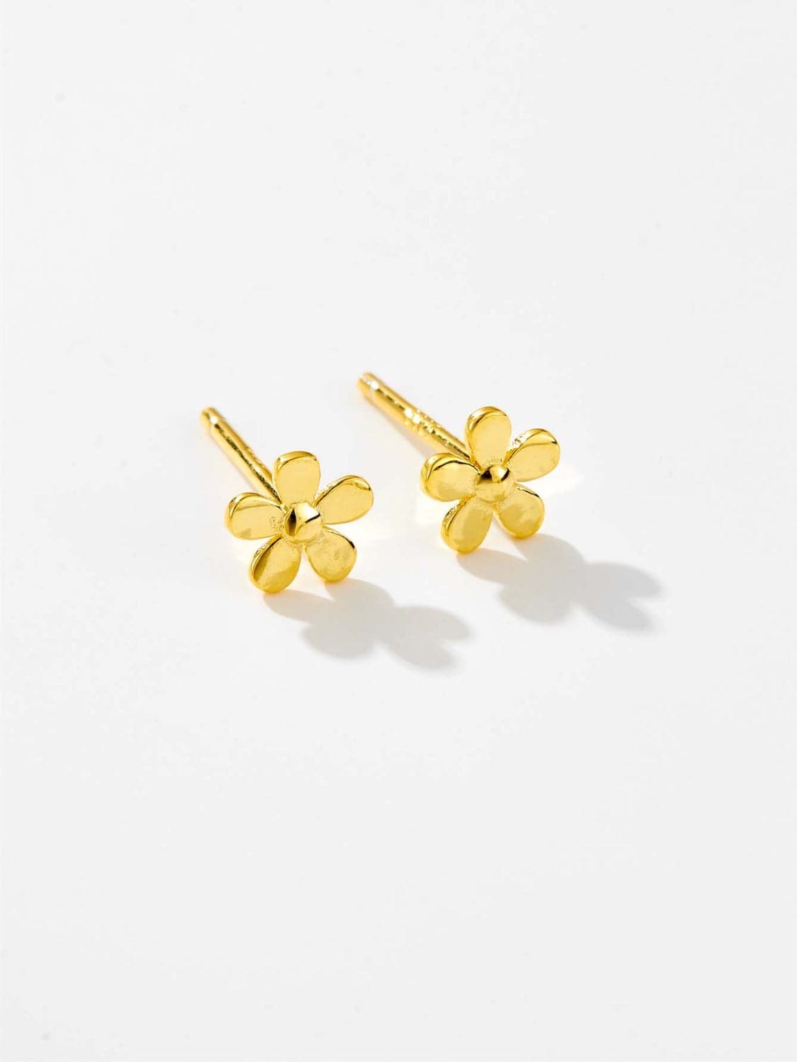 925 Sterling Silver Flower Shape Stud Earrings.