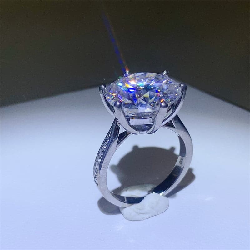 10 Carat Moissanite 925 Sterling Silver Ring.