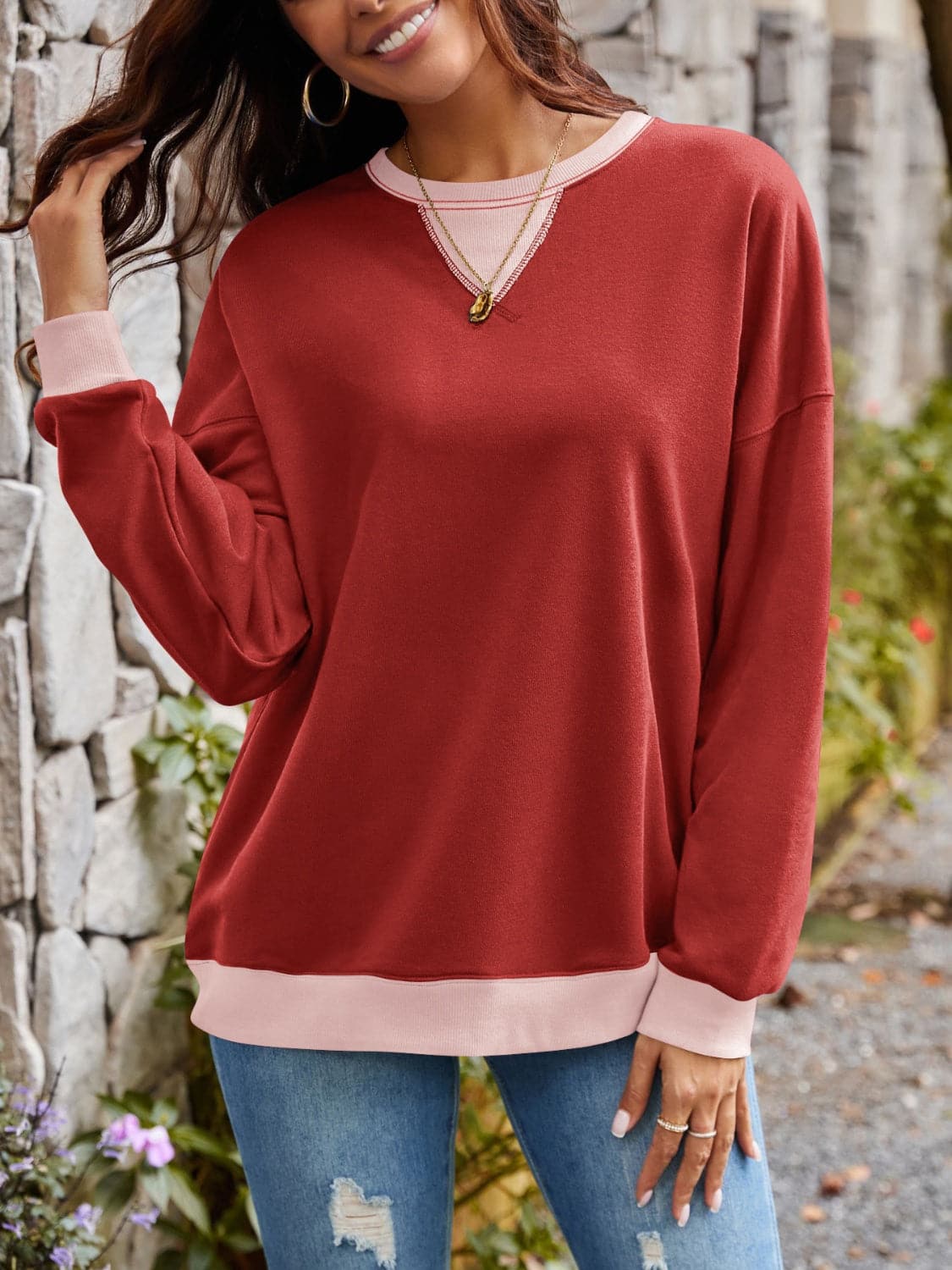 Contrast Round Neck Long Sleeve Sweatshirt.