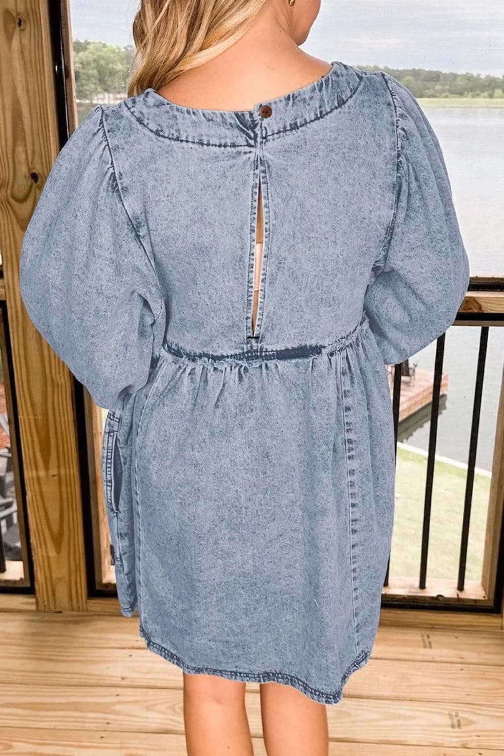 Chic round neck denim dress with long sleeves