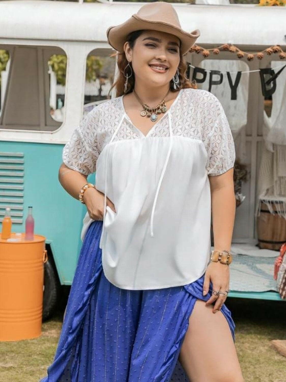 Plus Size Tie Neck Short Sleeve BlouseUpgrade Your Wardrobe with Style and Comfort
 
 
Material: Crafted from a luxurious blend of 85% viscose, 10% polyester, and 5% elastane
 
Design: Effortlessly elegaLove Salve Size Tie Neck Short Sleeve Blousejust arrived