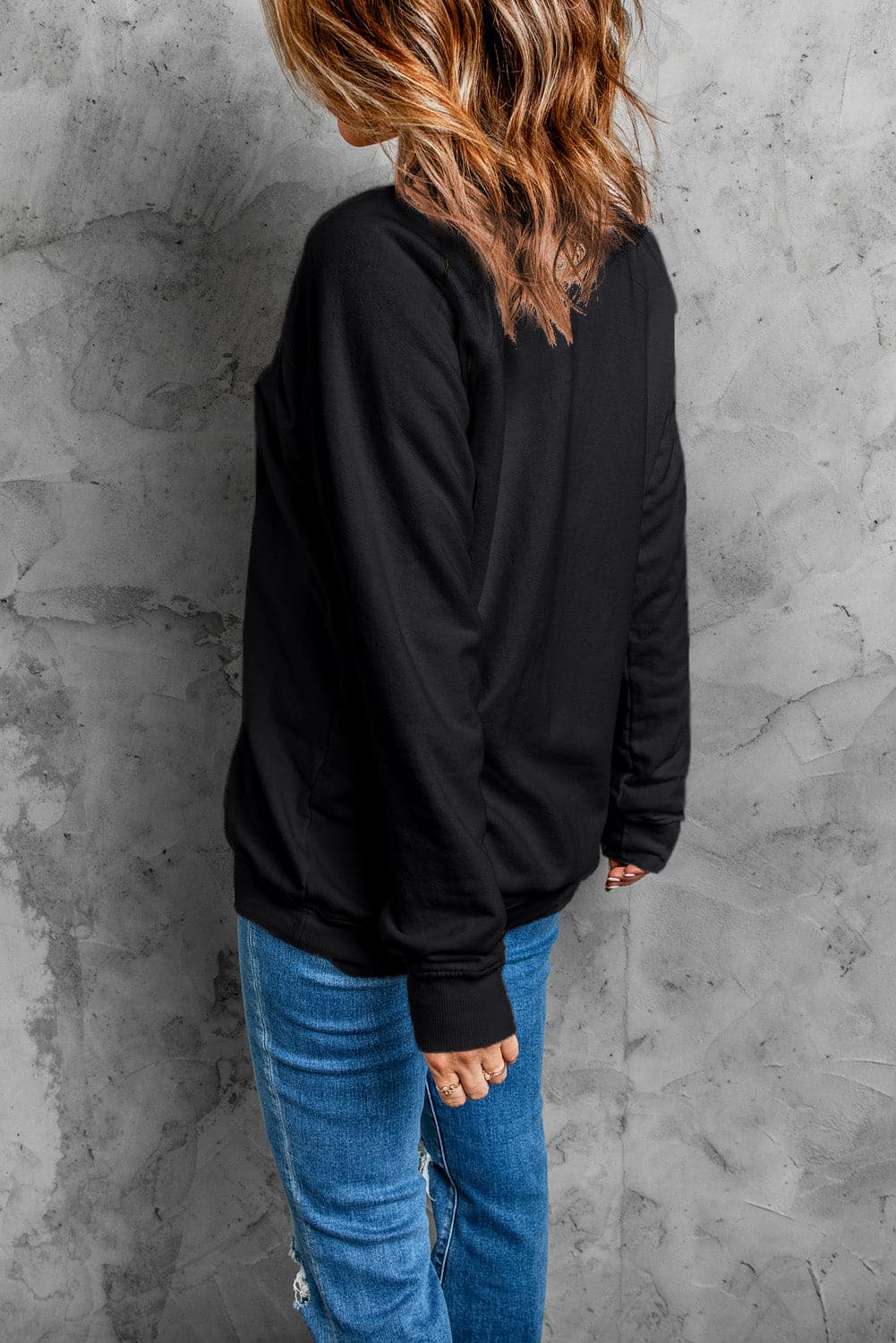 Letter Graphic Round Neck Long Sleeve Sweatshirt.