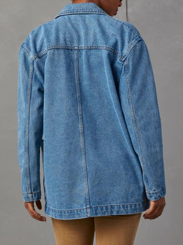 Stylish denim jacket with pockets