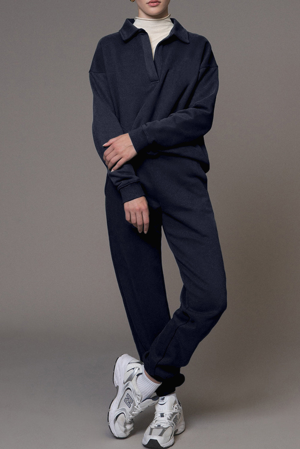 Navy blue pullover and joggers tracksuit with fold-down collar