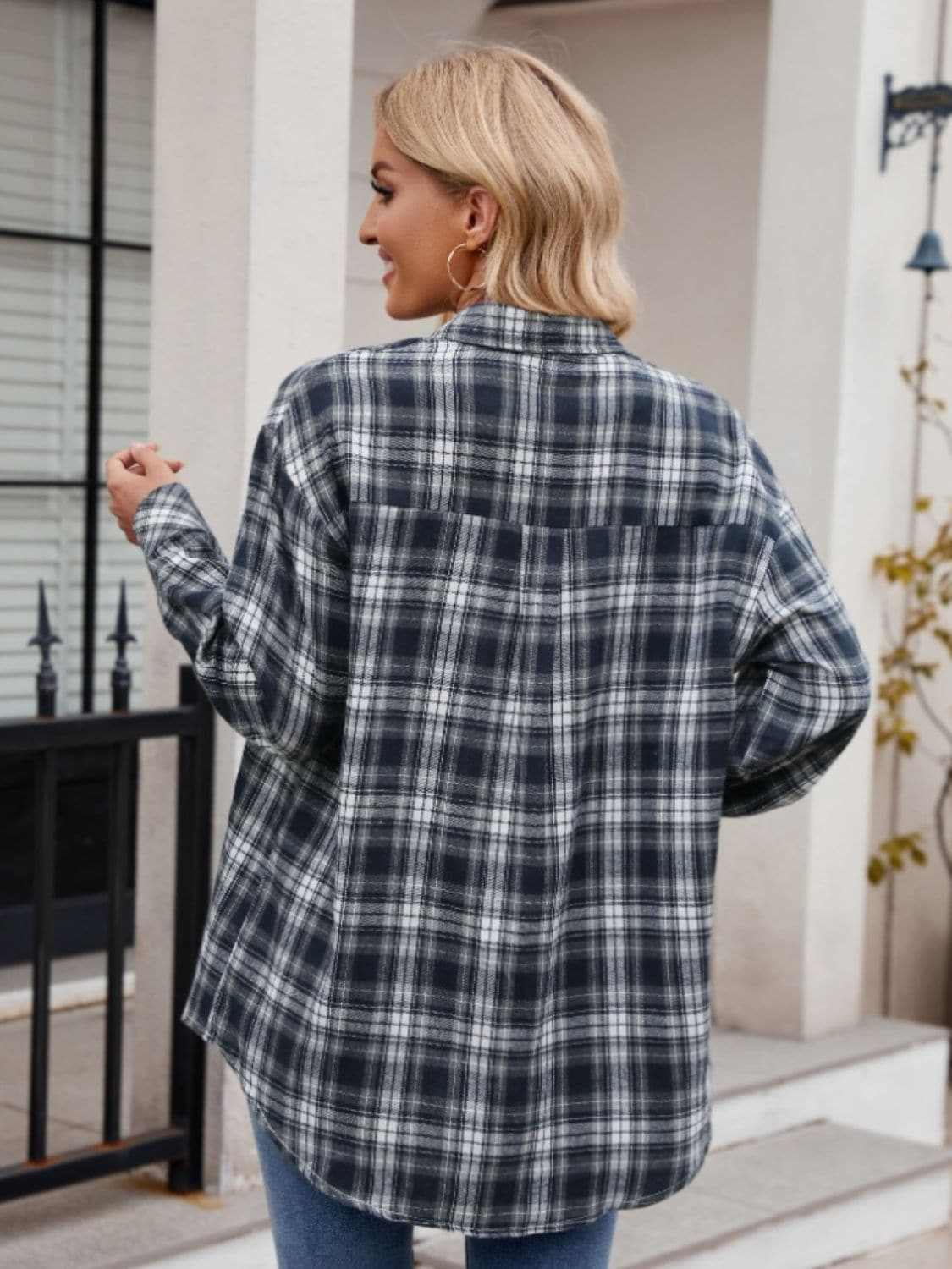 Pocketed Plaid Collared Neck Long Sleeve Shirt.