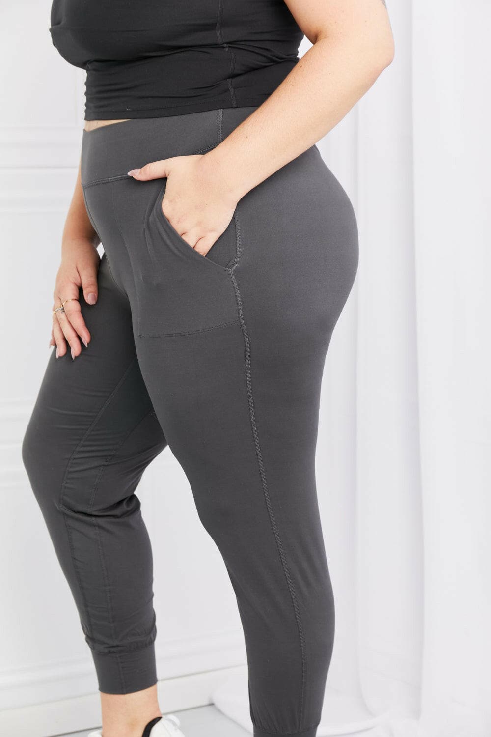 Leggings Depot Full Size Pocketed High Waist Pants.