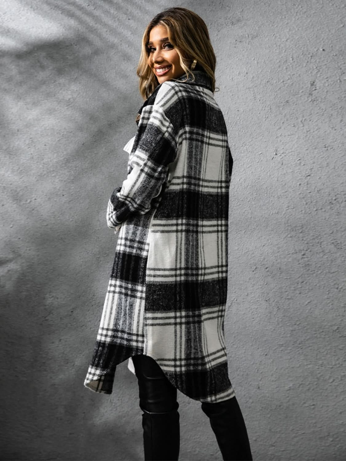 Plaid collared long sleeve coat