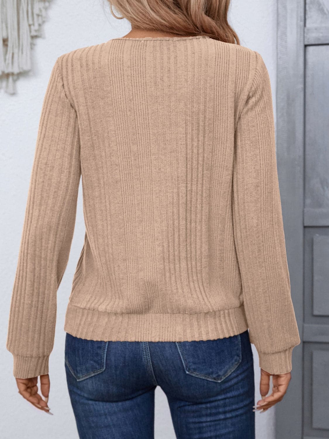 Versatile round neck long sleeve tee for all-day comfort