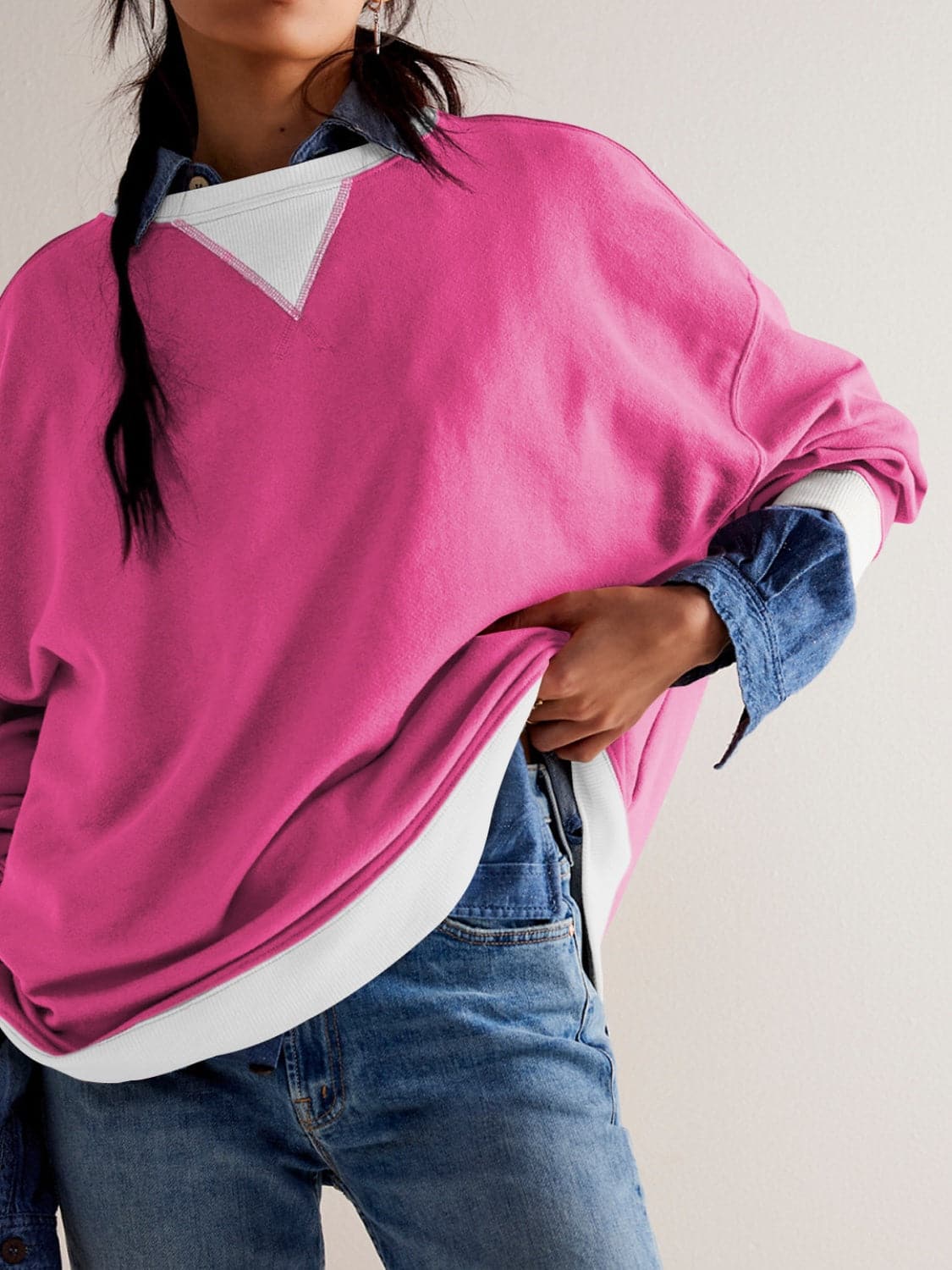 Stylish long sleeve sweatshirt with contrast